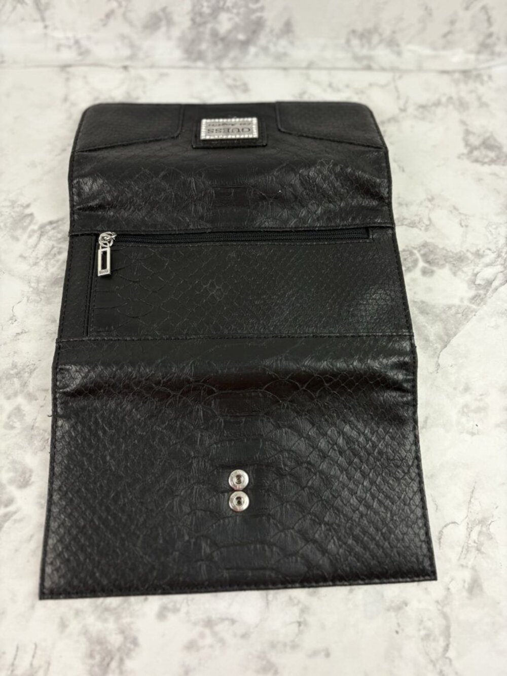 *Y2K GUESS Black Wallet Faux Snakeskin Texture Vintage Rhinestone Logo Plaque - Picture 8 of 9
